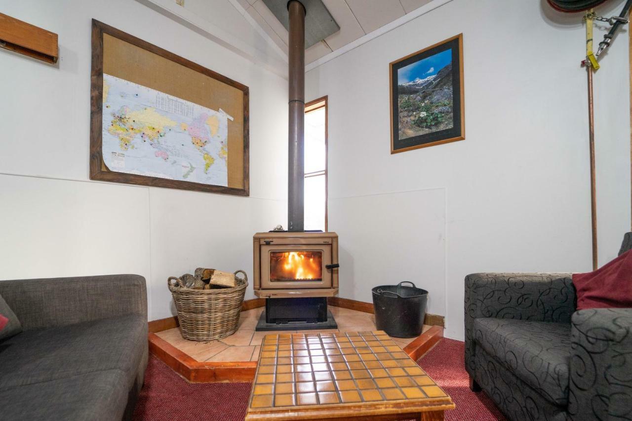 Lone Moose Backpackers Te Anau Exterior photo
