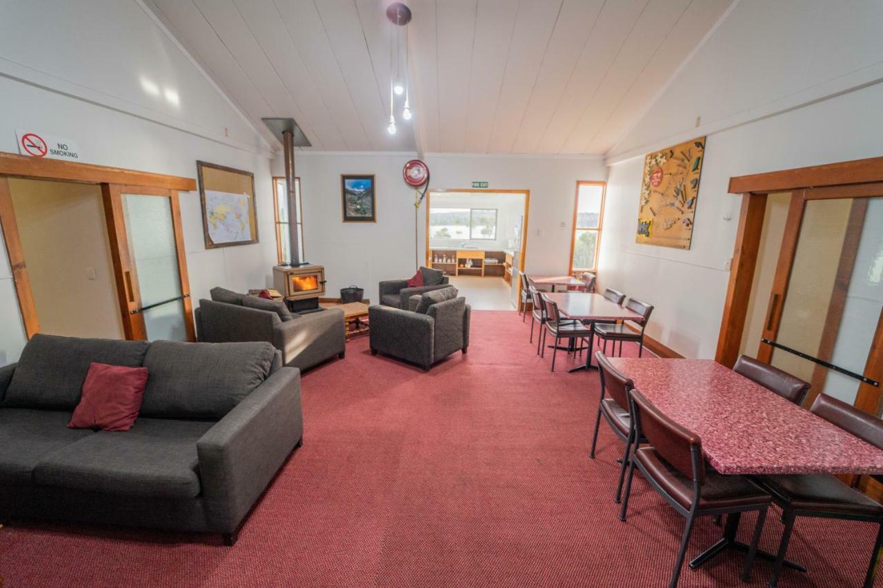 Lone Moose Backpackers Te Anau Exterior photo