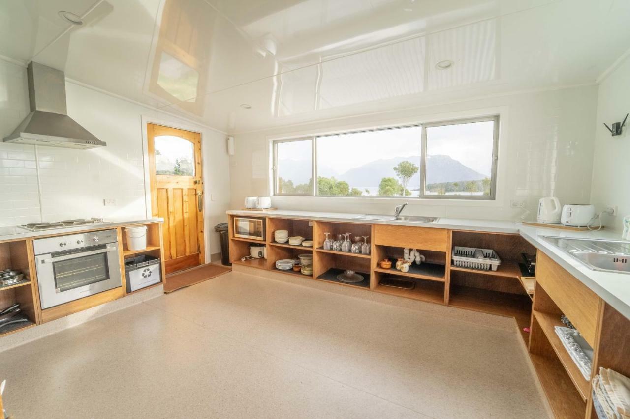 Lone Moose Backpackers Te Anau Exterior photo