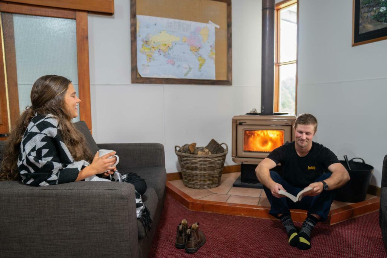 Lone Moose Backpackers Te Anau Exterior photo